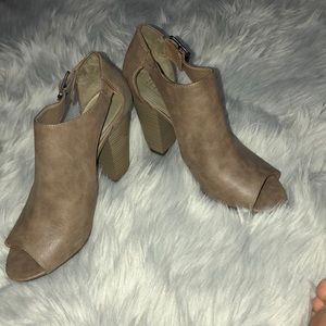 a.n.a Juliette taupe bootie